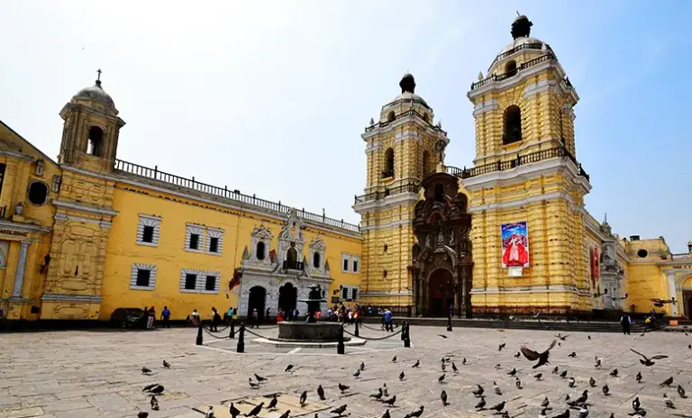 What should you know before visiting the San Francisco Convent in Lima?